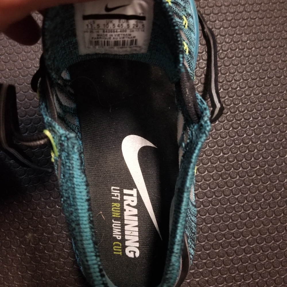 Men's Nike training shoes - Picture 2 of 2